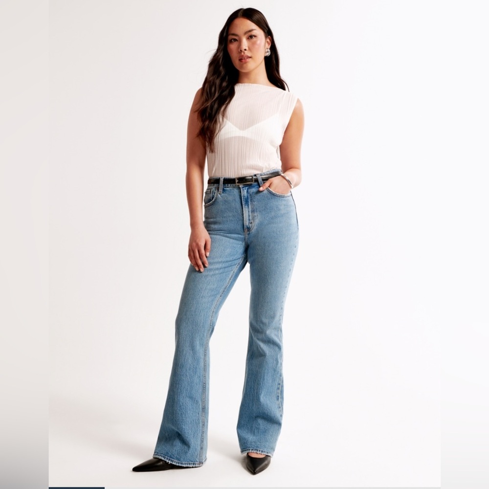 Abercrombie & Fitch Women's Curve Love High Rise Vintage Flare Jean | Size: 29R